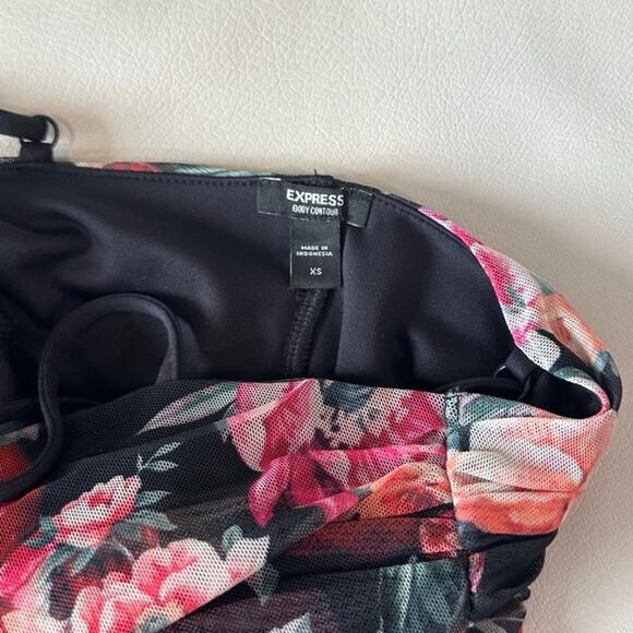 Express Floral Cropped Cami - Picture 3 of 8